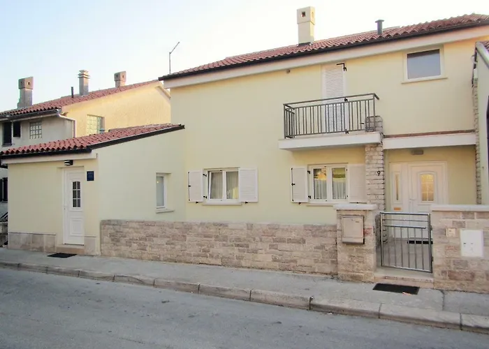 Studio Apartment Martina ---80M From The Sea---