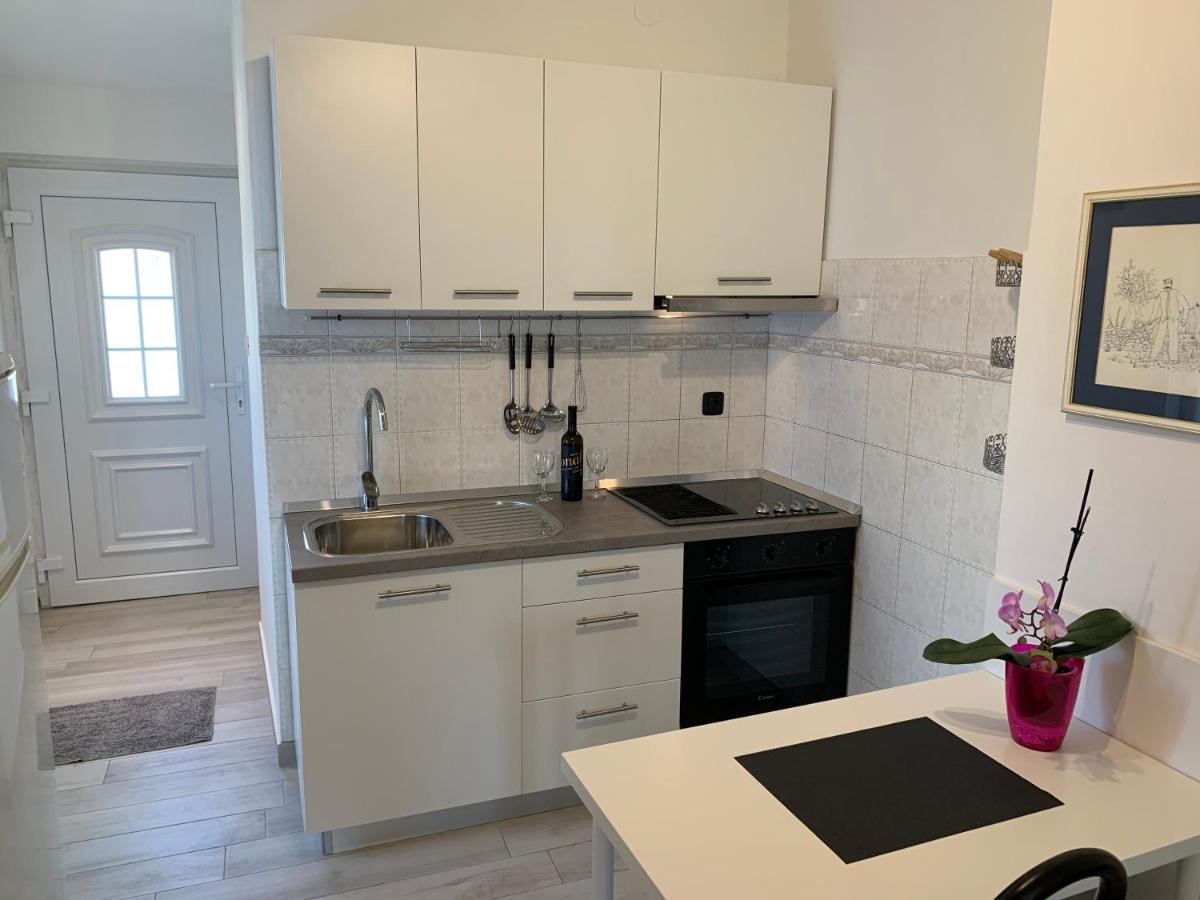 Apartment Martina ---80m From The Sea--- *